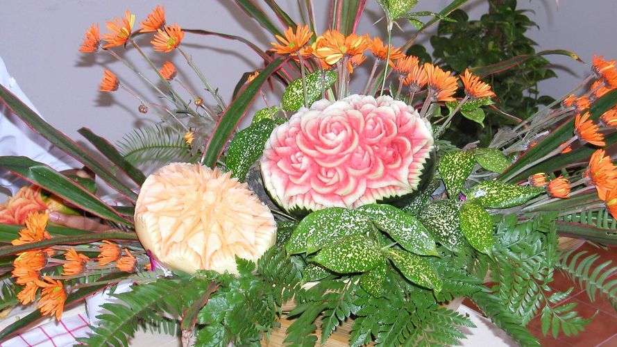 Fruit carved bouquet.