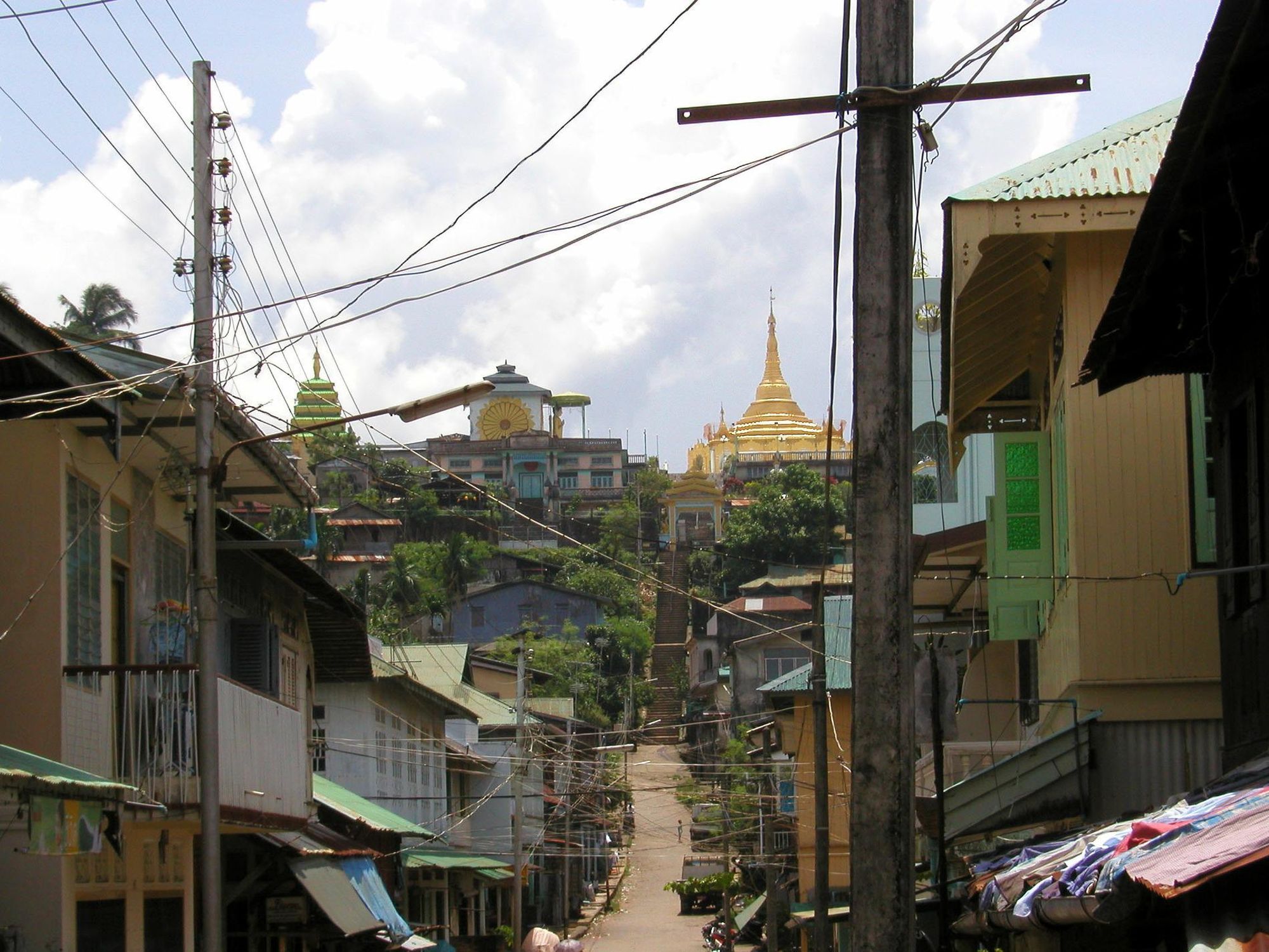 Kaw Thuong streets with Pagoda.