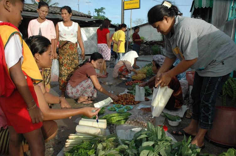 Outdoor Thai market.