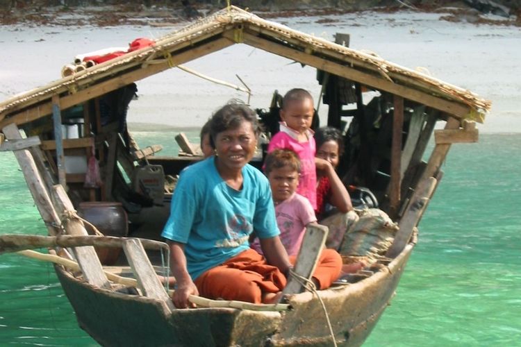 Sea Gypsy family in clear waters.
