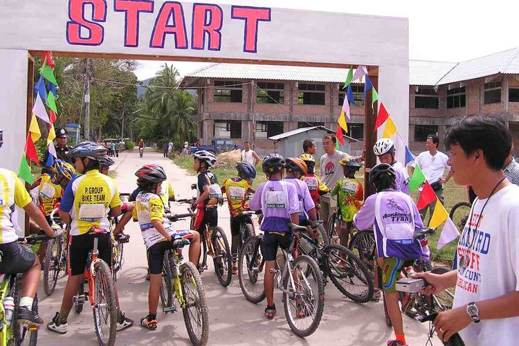 Starting line for 10year old class at the Kho Pha Ngan MTB Race.