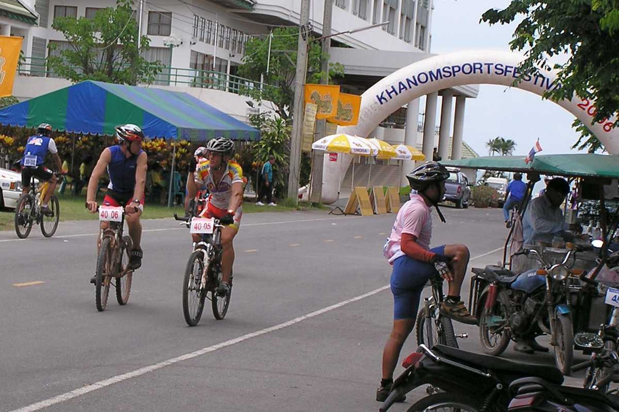The 2006 MTB start and finish line is is under this arch in front of the Khanom Hotel.