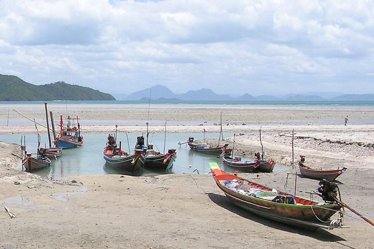 Thong Krut fishing boats with Koh Taen on the left and the Thai mainland on the right.